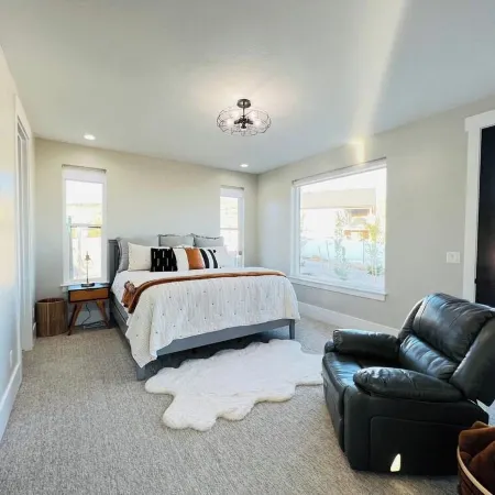 Bear Lake getaway for the whole family! Sleeps 32! Beach access included!!