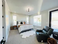 Bear Lake getaway for the whole family! Sleeps 32! Beach access included!!