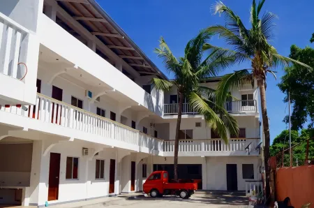 Hana Natsu Resorts Beach & Hotel