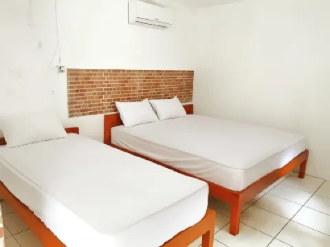 RedDoorz Syariah @ Ndalem Kembang Sore Yogyakarta Hotels near Ngasem Traditional Market