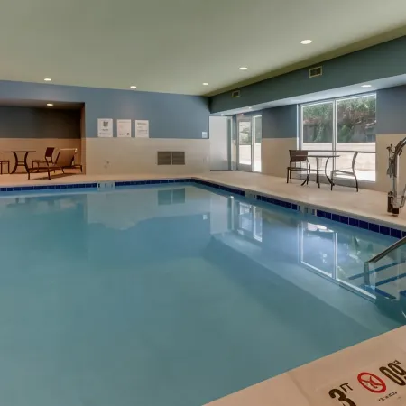 Holiday Inn Express & Suites ROANOKE – CIVIC CENTER by IHG