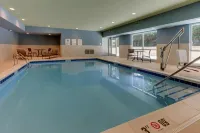 Holiday Inn Express & Suites ROANOKE – CIVIC CENTER by IHG - piscine