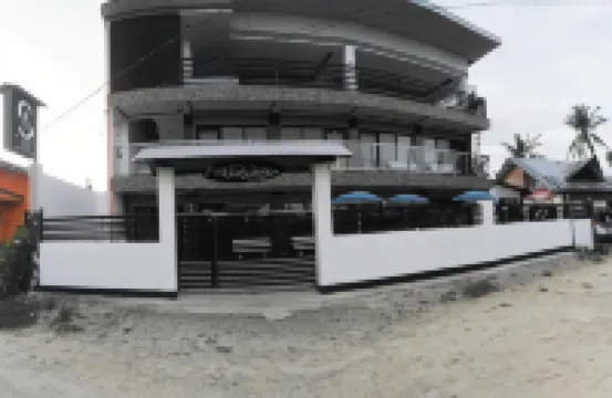 Strangers Inn&Bar Hotel di 