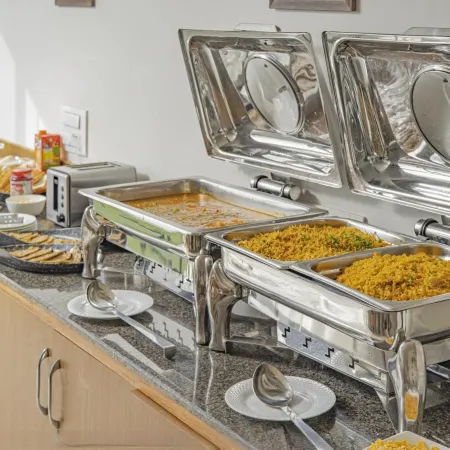 Itsy Hotels Everest Leela Residency