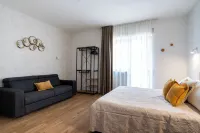 Barirooms - Cardassi Suites