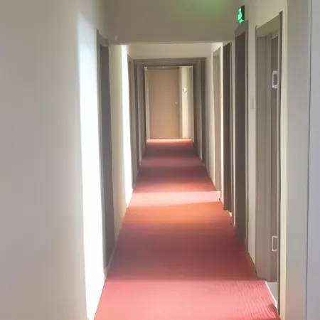 Baicheng Wanfeng Hotel
