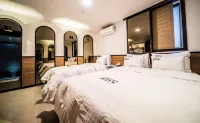 Gunsan Hotel Box