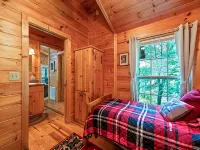 Cozy Mountain Cabin - Amazing View! Central heat/AC, fireplace, firepit
