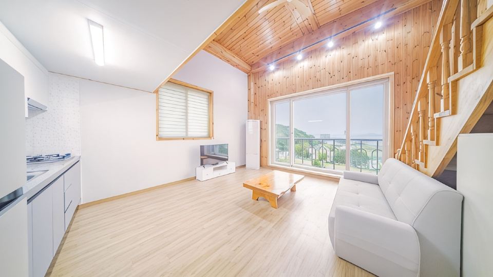 Jebu Island Pine Needle Pension