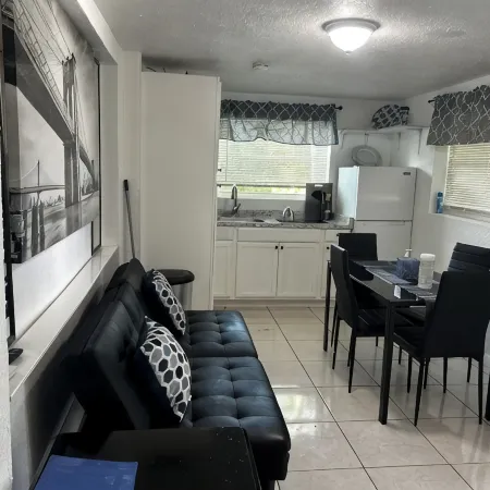 Delightful apartment with AC in sunny Delray Beach
