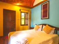 Pakam Guesthouse Hotels near Cross River Ferry