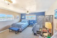 Gone Coastal: A Beautifully Spacious Getaway in the Heart of Downtown Long Beach