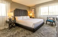 Aston Waikiki Beach Tower فنادق في 