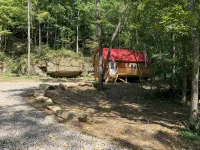 Cozy cabin on 30 acres just minutes from The Wilds with AC, WiFi - Alphydda