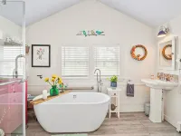 Lakeview retreat with beach access. Stylish home just steps from Deep Run Beach. Hotels in Gorham