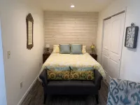 Cozy Carriage House - studio in serene Arvada with WiFi, AC Hotels in Arvada