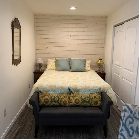 Cozy Carriage House - studio in serene Arvada with WiFi, AC