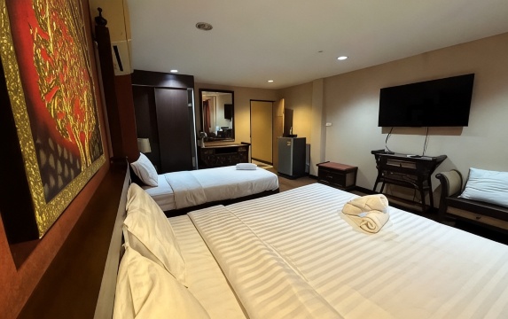 Rooftop Room Hotels in Pak Kret