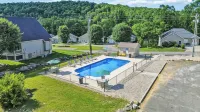 Welcome to Forest Lakehouse at Lake Cumberland – Your Ideal Cabin Retreat! - Chalets