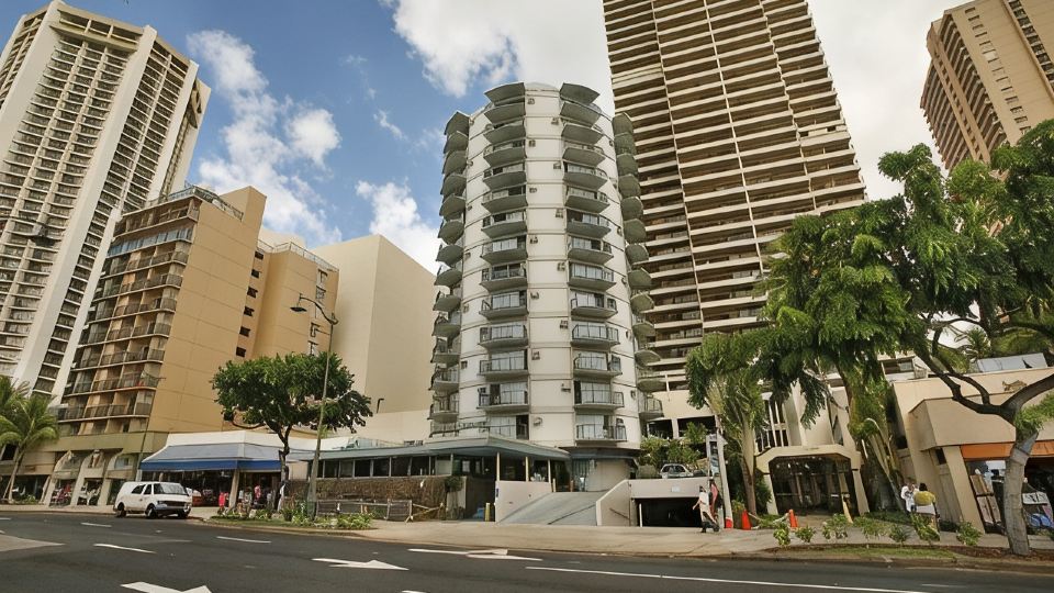 Waikiki Circle Hotel by Castle