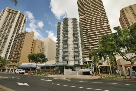 Waikiki Circle Hotel by Castle