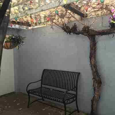 Charming 2-bedroom house with AC in Modesto Hotel Exterior