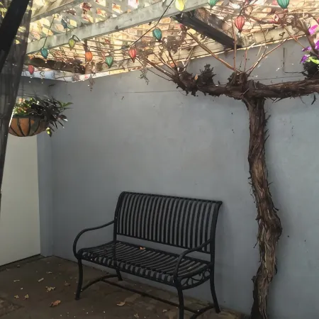 Charming 2-bedroom house with AC in Modesto