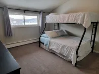 Sleeps 12 4BR/3BA Ski-in/Out Condo WiFi/AC/Lake/ATV/Hike/Snowmobile-Dog Friendly - Hytter
