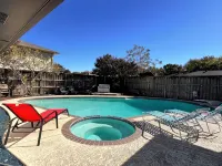 Pool, Heated Spa, Sports Court, BBQ