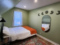 This is a private second-floor suite with its own entrance. Ξενοδοχεία στην πόλη Bancroft