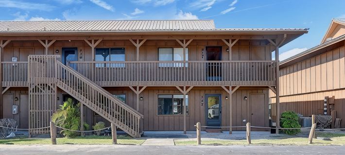 The Gator Escape -Poolside Condo Walk to Tiki Bar Hotels in Hendry County