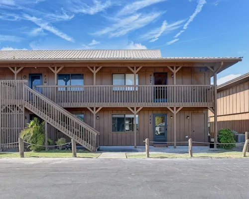 The Gator Escape -Poolside Condo Walk to Tiki Bar Hotels in Clewiston