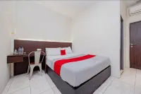 RedDoorz Plus at D San Residence Buah Batu