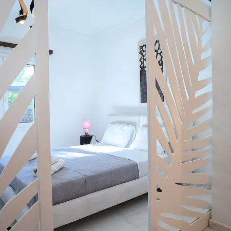 Seclusion, Privacy and 2 bedroom Luxury in Glyfada
