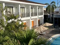 Holabay Resort