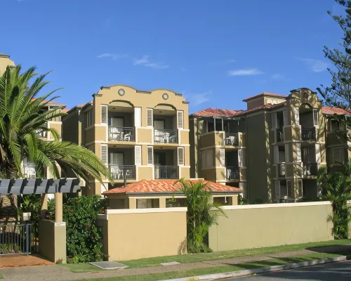 Beaches on Wave Street Hotels in Mermaid Beach