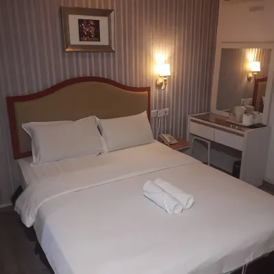 Rose Cottage Hotel Taman Nusa Cemerlang Hotels near EduCity Sports Complex