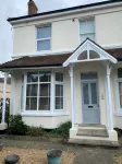 Charming 2 br apartment next to worthing station, close to town and seafront