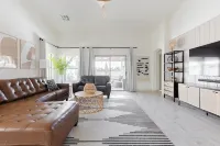 Flower Street House: Pool, Spa, Golf! - Homestays