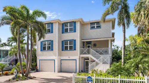 5-Bedroom Vacation Home in the Village with Just a Short Walk to Captiva Beach! - Pools