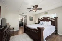 Sea Views Beachside Breezes w Heated Pool