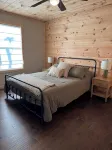Cozy cabin with loft in midst of farmland WiFi, AC, washer-dryer - 3 stjerner