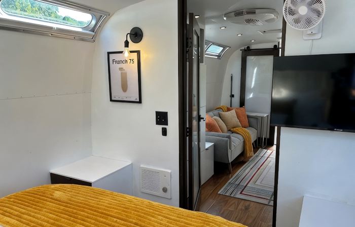 Luxury Airstream Glamping Parisian Unit 5 of 6, Private Sauna, Hot Tub, Hiking