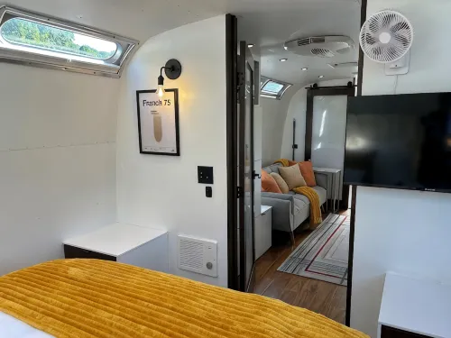 Luxury Airstream Glamping Parisian Unit 5 of 6, Private Sauna, Hot Tub, Hiking