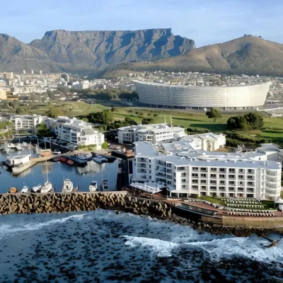 Radisson Collection Hotel, Waterfront Cape Town Отели рядом с достопримечательностью «Стадион «Кейптаун»»