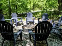 Huge Custom 4-Bedroom Chalet in Innsbrook Resort - Pet Friendly! Hotels in Innsbrook