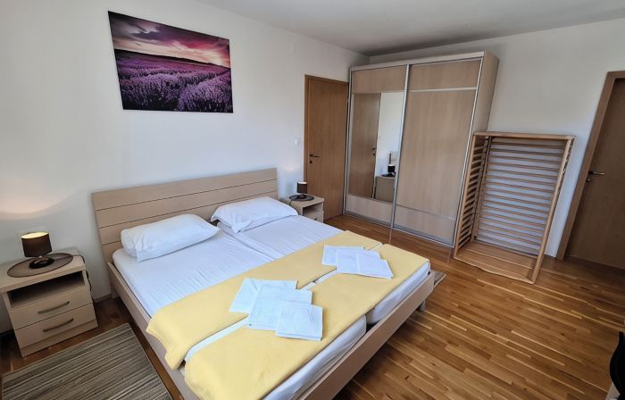 Villa Gudelj, 30m from the beach, air-conditioned, kayaks, bicycles, heated pool