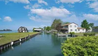 Spacious Home Off Lake St Clair On Harsens Island - Homestays