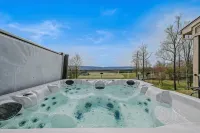 Heavenly View Luxury with Country Charm Sleeps 16 Game Room in Hedgesville WiFi - Homestays