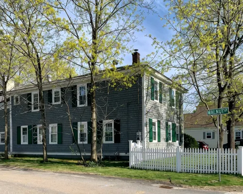 Charming 4-bedroom Colonial in lovely Keene with WiFi, AC Hotels in Keene